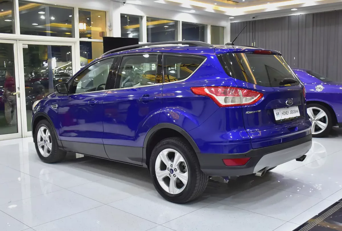 EXCELLENT DEAL for our Ford Escape SE ( 2014 Model ) in Blue Color GCC Specs-6-6
