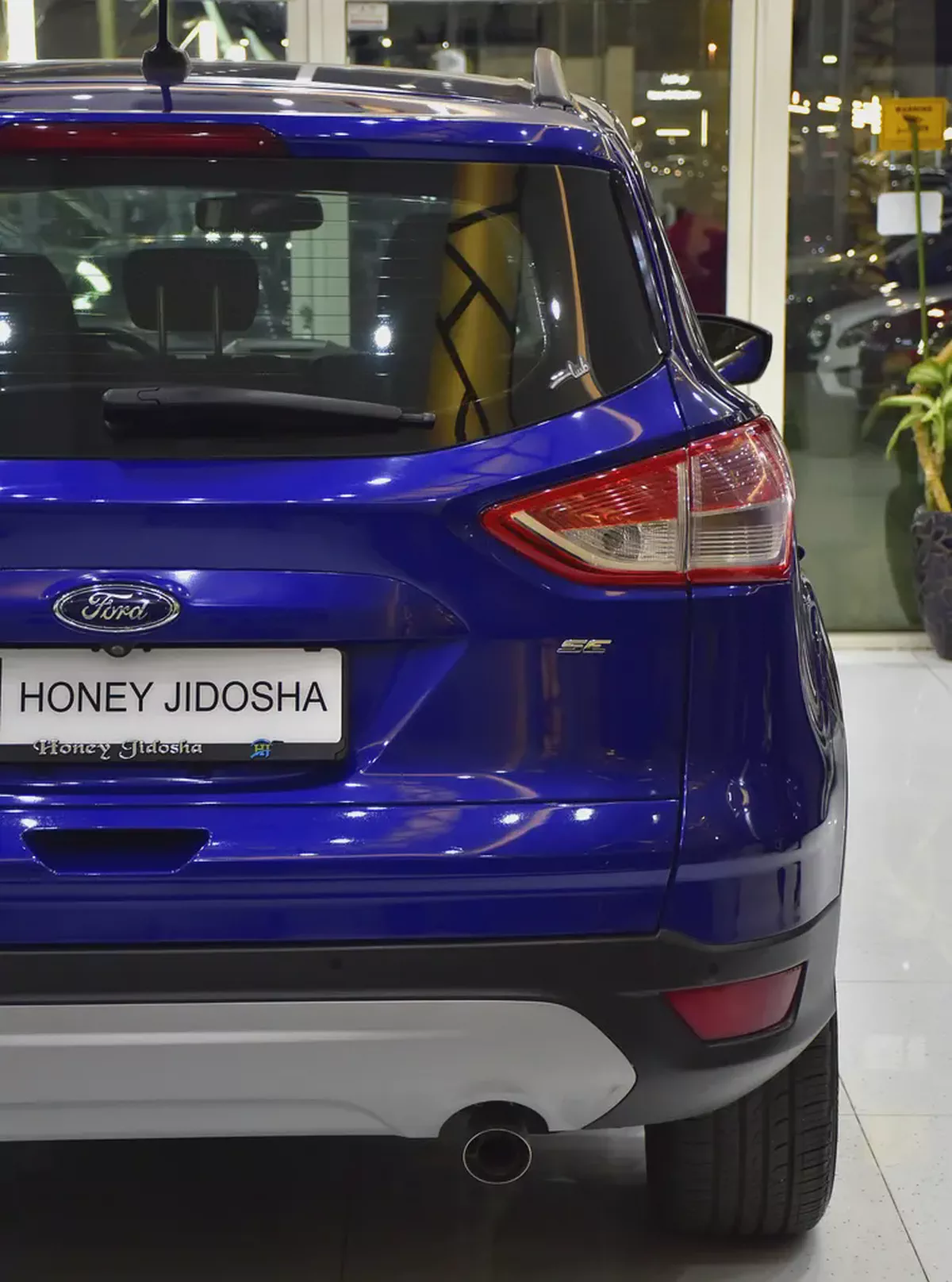 EXCELLENT DEAL for our Ford Escape SE ( 2014 Model ) in Blue Color GCC Specs-8-8