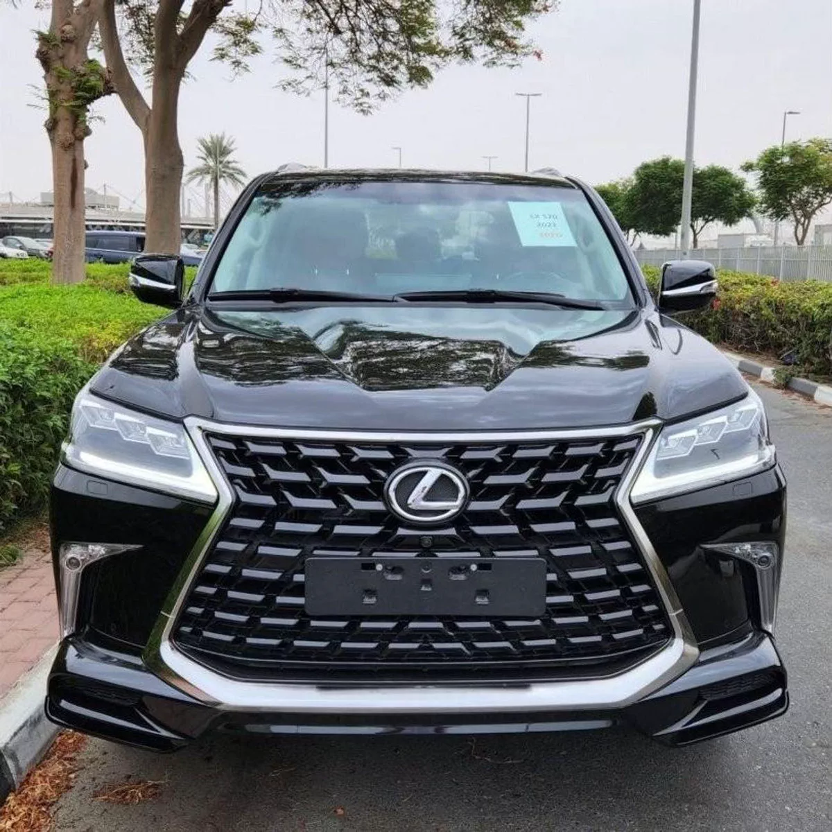 Lexus LX570 SIGNATURE Sport-1-0