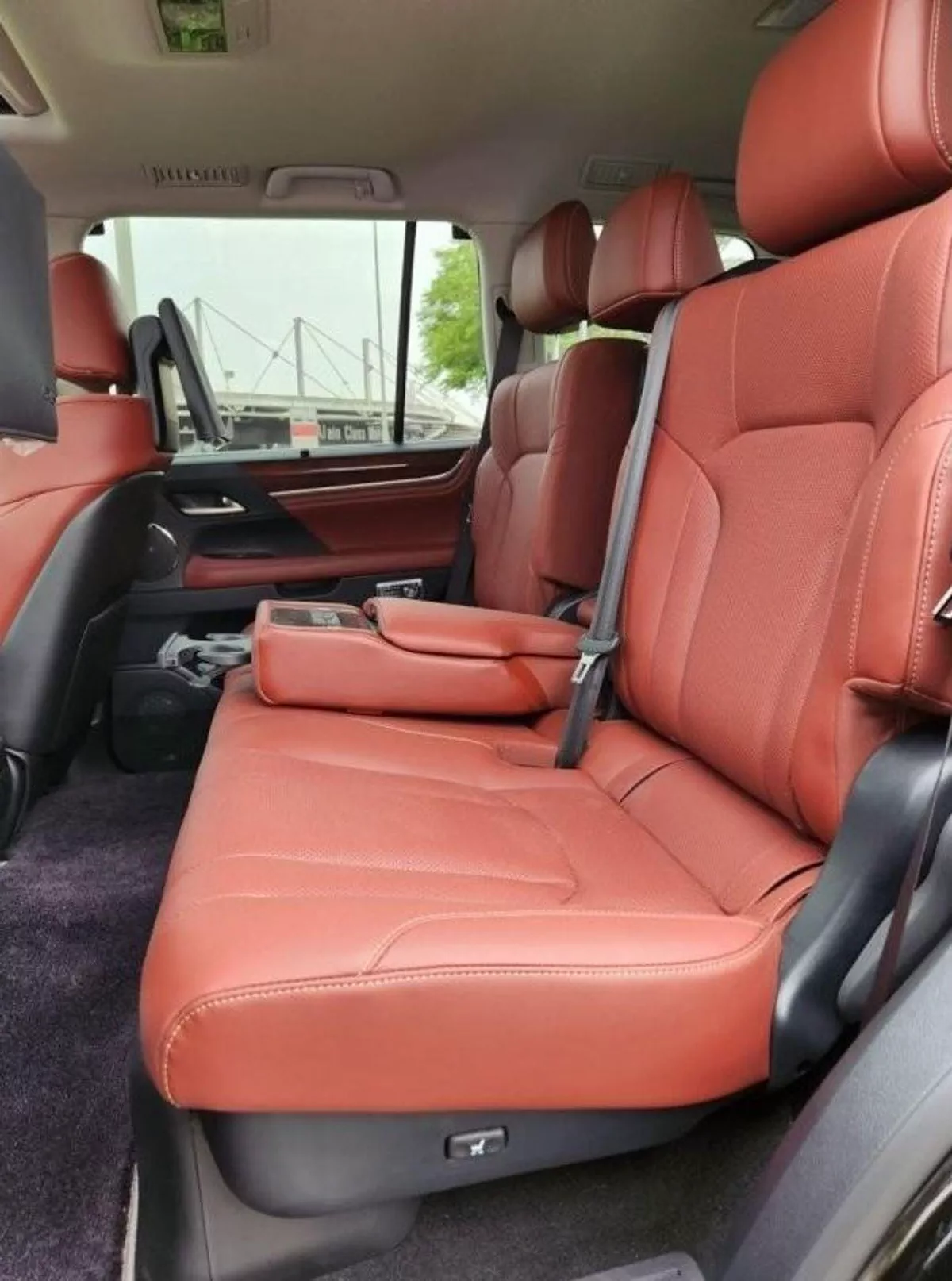 Lexus LX570 SIGNATURE Sport-3-0