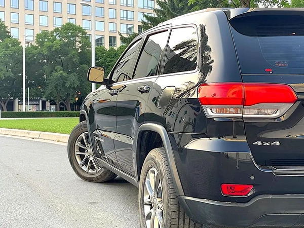 GCC Specs Jeep Grand Cherokee Laredo 2015 - Well Maintained