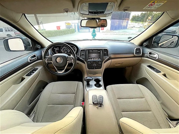 GCC Specs Jeep Grand Cherokee Laredo 2015 - Well Maintained