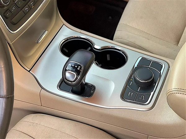 GCC Specs Jeep Grand Cherokee Laredo 2015 - Well Maintained