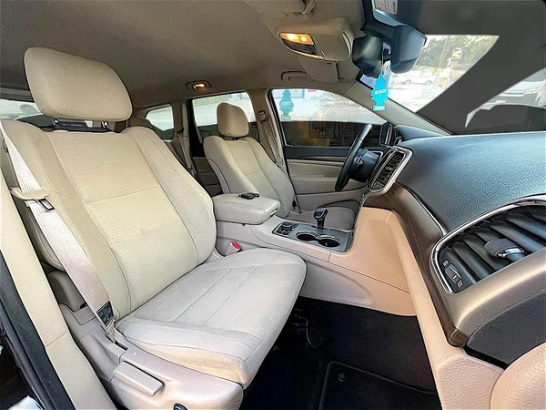 GCC Specs Jeep Grand Cherokee Laredo 2015 - Well Maintained