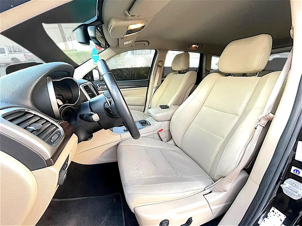 GCC Specs Jeep Grand Cherokee Laredo 2015 - Well Maintained
