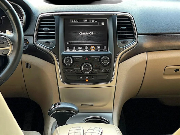 GCC Specs Jeep Grand Cherokee Laredo 2015 - Well Maintained