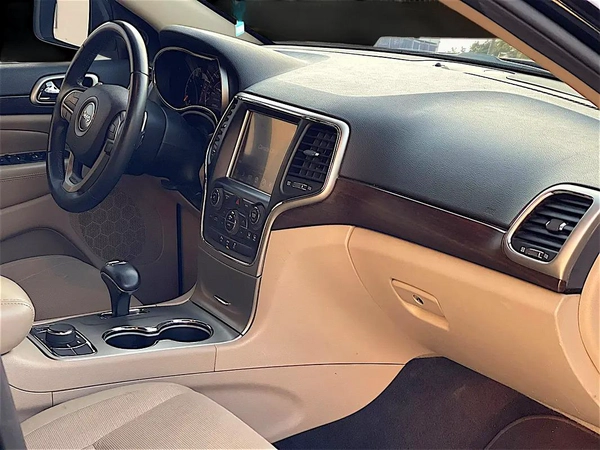 GCC Specs Jeep Grand Cherokee Laredo 2015 - Well Maintained