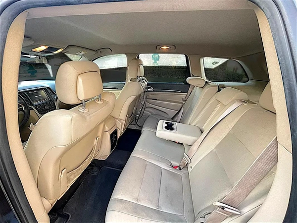 GCC Specs Jeep Grand Cherokee Laredo 2015 - Well Maintained
