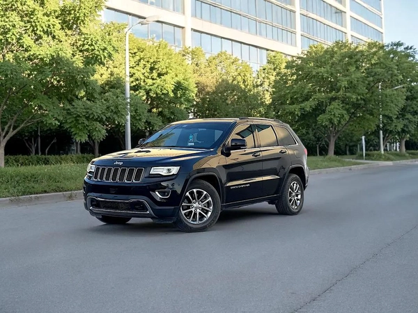 GCC Specs Jeep Grand Cherokee Laredo 2015 - Well Maintained