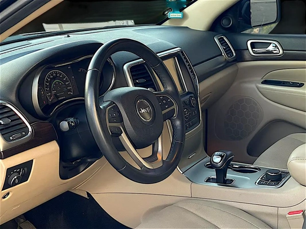 GCC Specs Jeep Grand Cherokee Laredo 2015 - Well Maintained