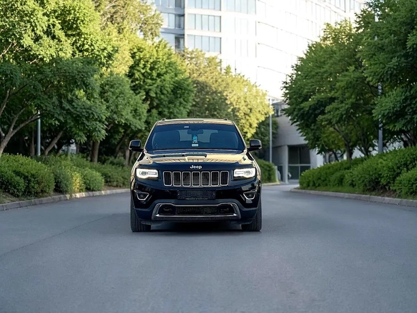 GCC Specs Jeep Grand Cherokee Laredo 2015 - Well Maintained