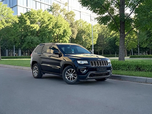 GCC Specs Jeep Grand Cherokee Laredo 2015 - Well Maintained