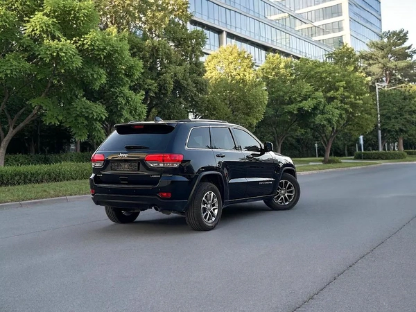 GCC Specs Jeep Grand Cherokee Laredo 2015 - Well Maintained