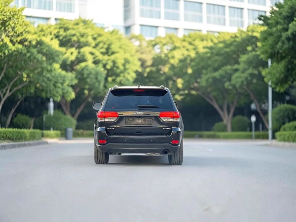 GCC Specs Jeep Grand Cherokee Laredo 2015 - Well Maintained
