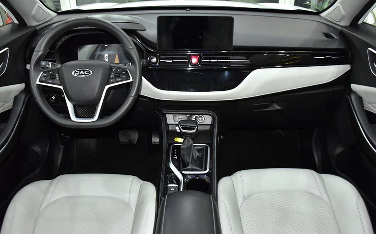 JAC JS4 1.5T ( 2023 Model ) in White Color GCC Specs-4-4