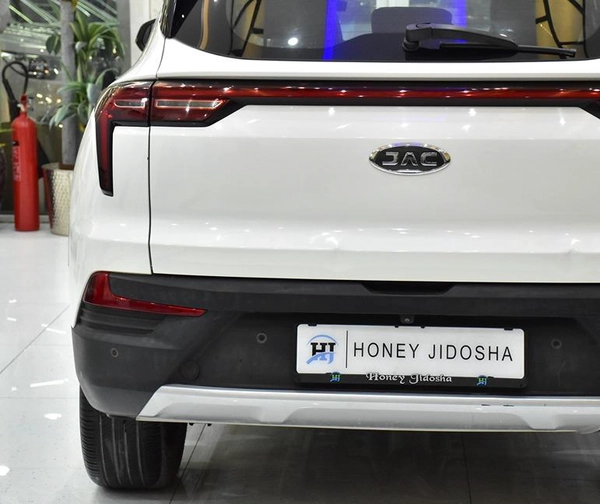 JAC JS4 1.5T ( 2023 Model ) in White Color GCC Specs