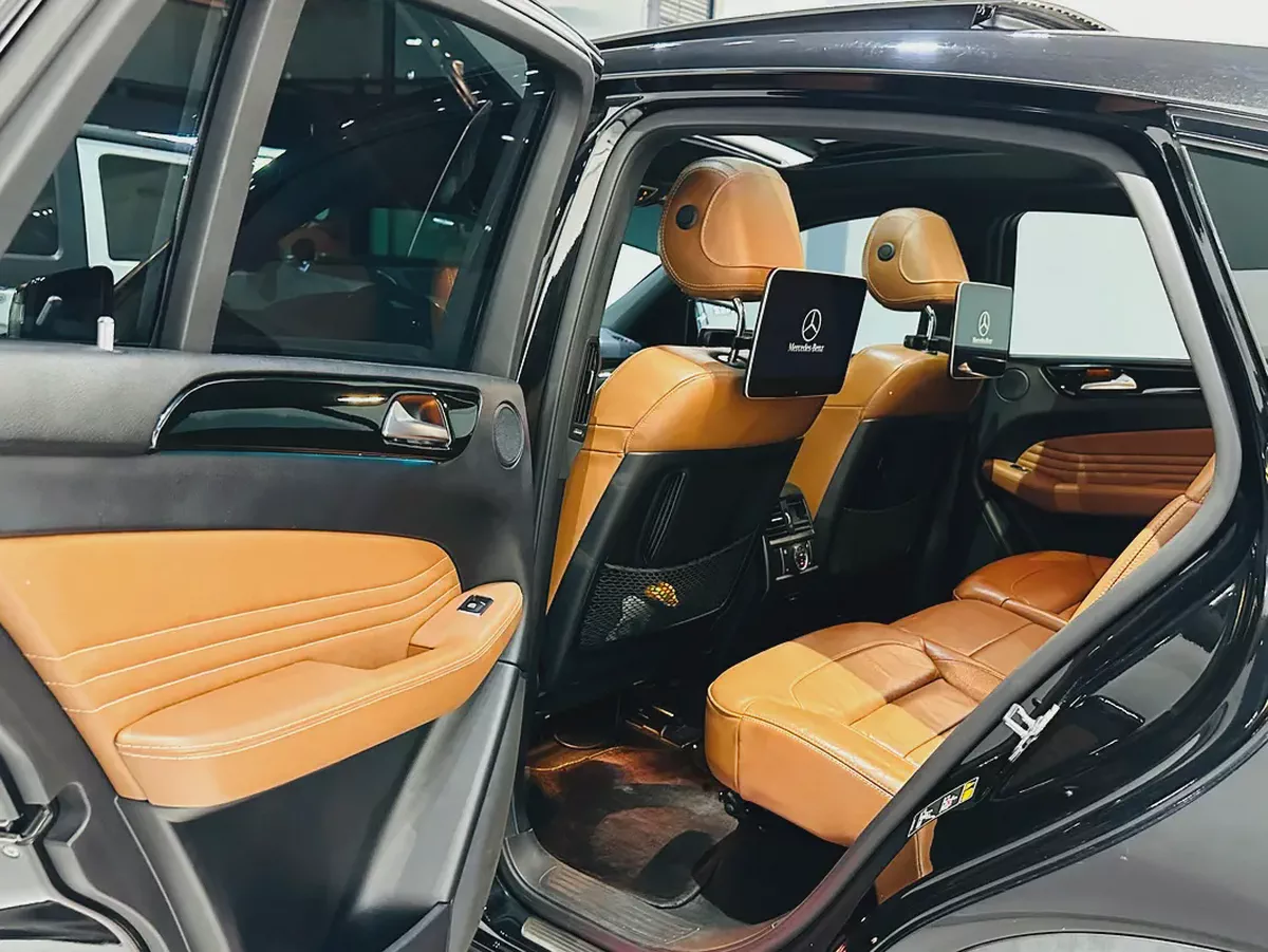 MERCEDES GLE43 AMG 2018 GCC SPECS NO ACCIDENTS MINT CONDITION WITH ONE YEAR WARRANTY-10-10