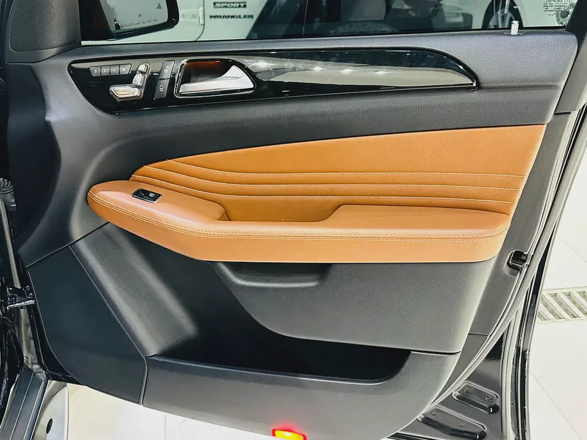 MERCEDES GLE43 AMG 2018 GCC SPECS NO ACCIDENTS MINT CONDITION WITH ONE YEAR WARRANTY-12-12
