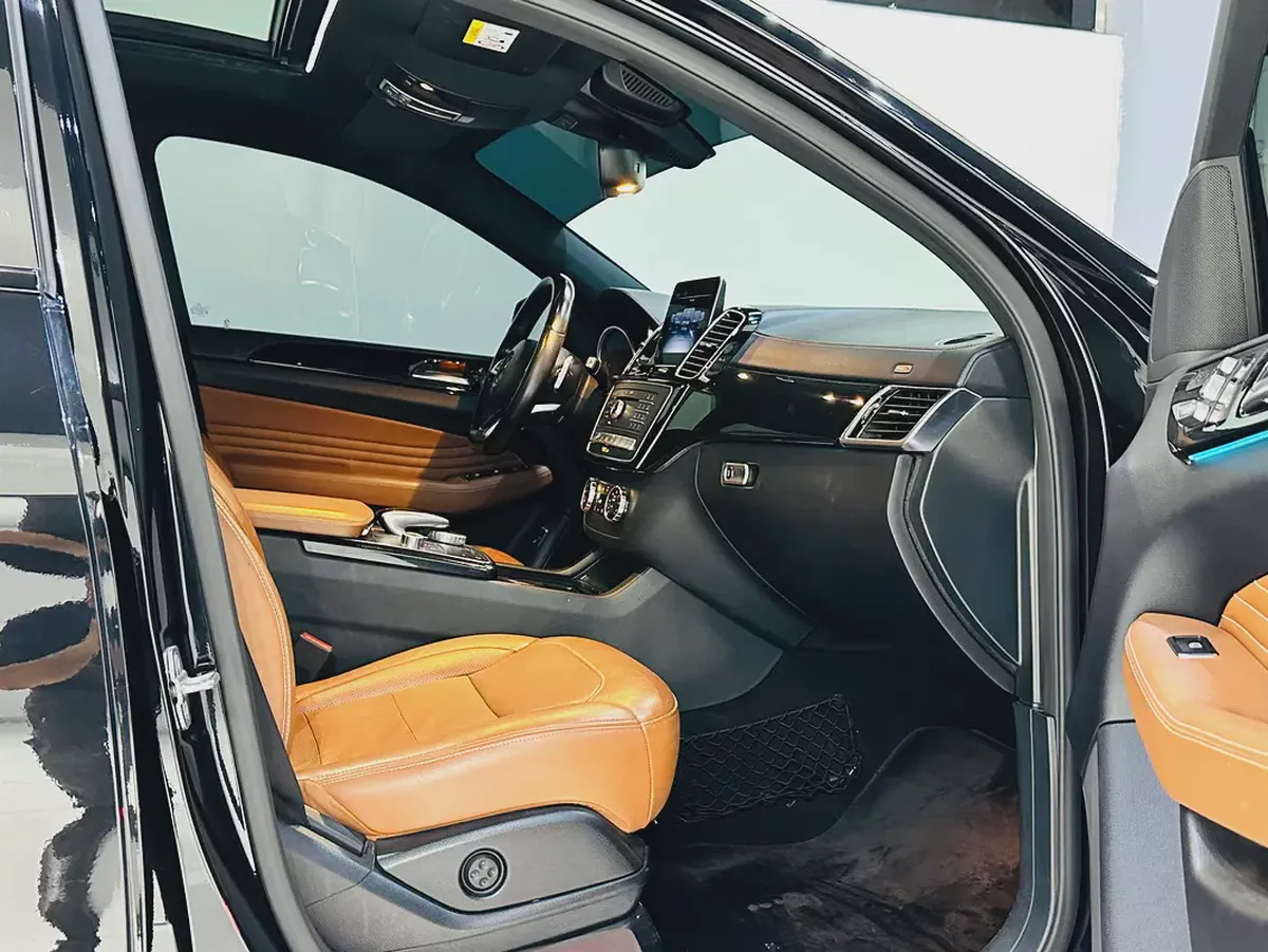 MERCEDES GLE43 AMG 2018 GCC SPECS NO ACCIDENTS MINT CONDITION WITH ONE YEAR WARRANTY-13-13