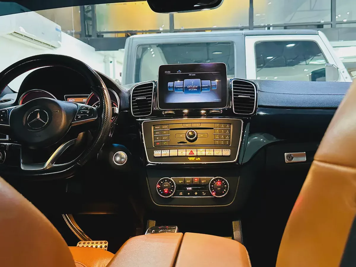 MERCEDES GLE43 AMG 2018 GCC SPECS NO ACCIDENTS MINT CONDITION WITH ONE YEAR WARRANTY-14-14