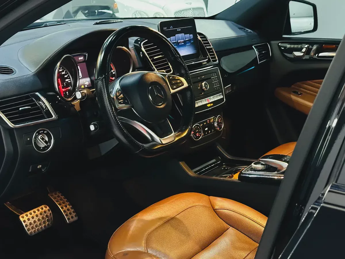MERCEDES GLE43 AMG 2018 GCC SPECS NO ACCIDENTS MINT CONDITION WITH ONE YEAR WARRANTY-16-16