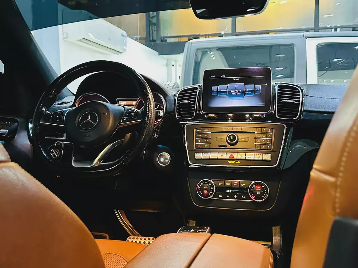 MERCEDES GLE43 AMG 2018 GCC SPECS NO ACCIDENTS MINT CONDITION WITH ONE YEAR WARRANTY-7-7