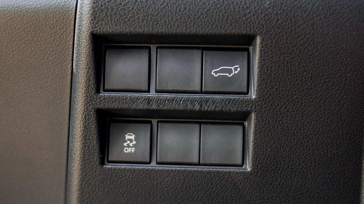 Toyota Land Cruiser VXR 3.5L-18-18