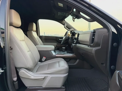(2023) CHEVROLET SILVERADO //TRAILBOSS// GCC FULL OPTION -EXCELLENT CONDITION--12