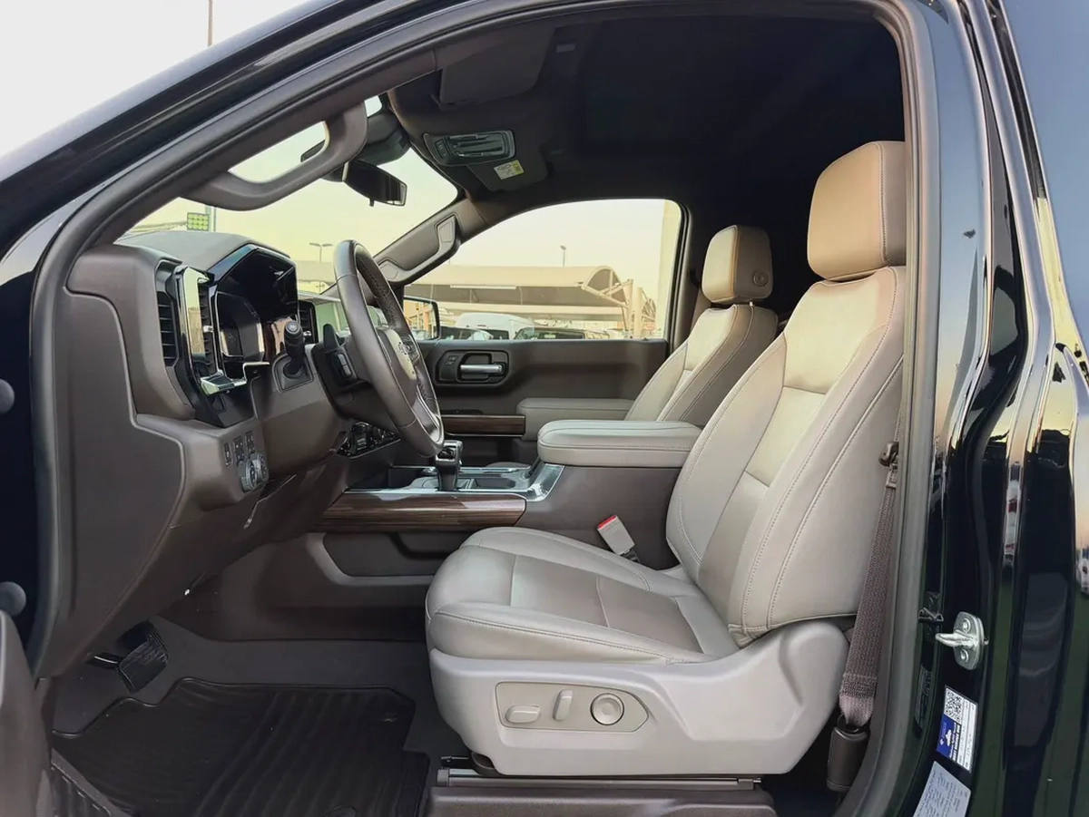 (2023) CHEVROLET SILVERADO //TRAILBOSS// GCC FULL OPTION -EXCELLENT CONDITION--7-7