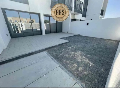Prime Location ! 3Bed Townhouse Villa Available For Rent in Villanova-0