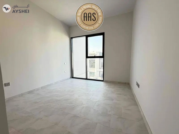 Prime Location ! 3Bed Townhouse Villa Available For Rent in Villanova