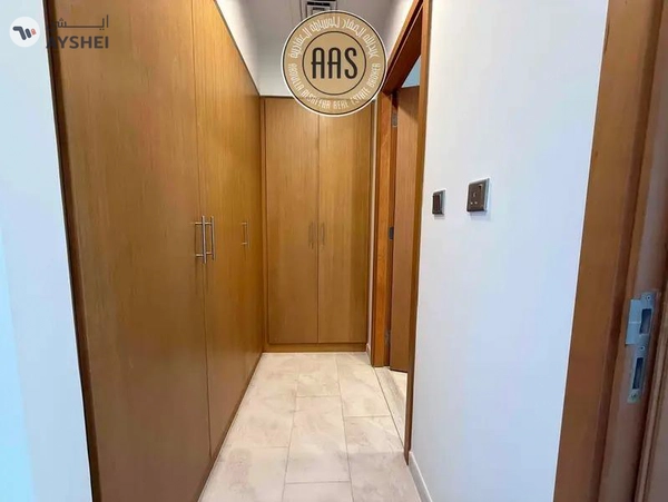 Prime Location ! 3Bed Townhouse Villa Available For Rent in Villanova