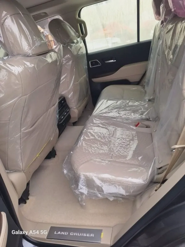 Toyota Land Cruiser VX 2025 GCC Specs - Brand New