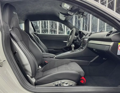 2020 Porsche Cayman GT4  | Low Mileage | GCC Spec | Al Nabooda warranty 2027-11