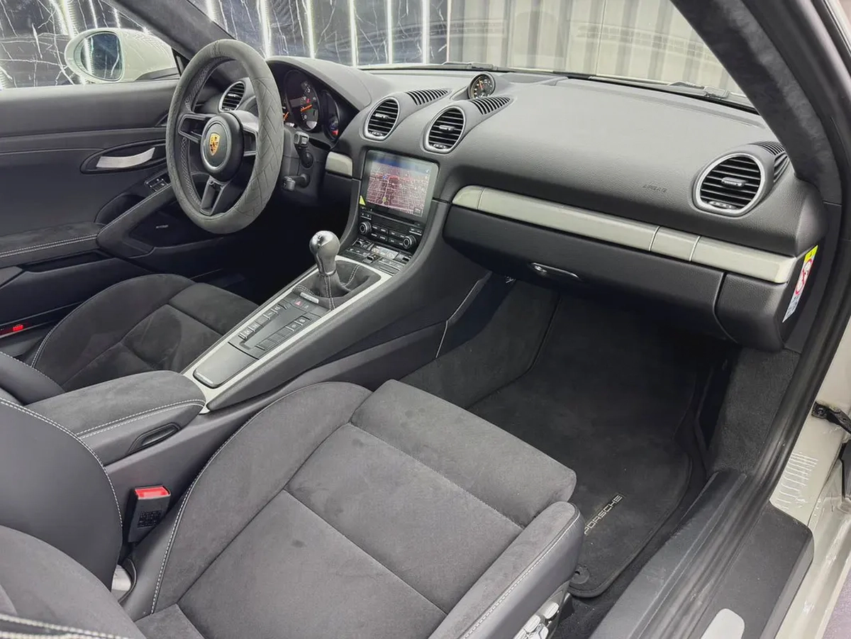 2020 Porsche Cayman GT4 | Low Mileage | GCC Spec | Al Nabooda warranty 2027-13-13