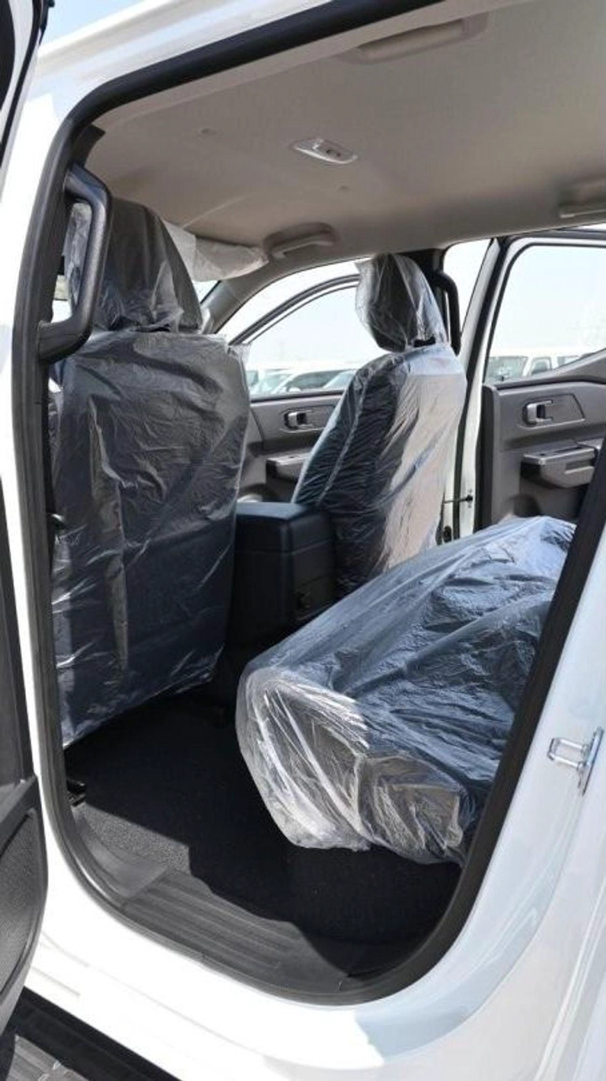 Mitsubishi L200 MITSUBISHI L-200 2.4L PETROL DCABIN 4X4-4-4