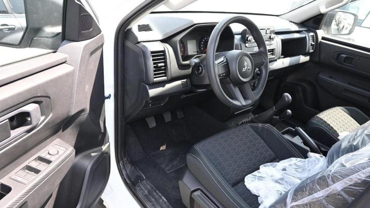Mitsubishi L200 MITSUBISHI L-200 2.4L PETROL DCABIN 4X4-6-6