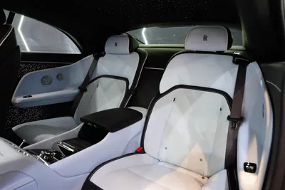 Rolls-Royce Spectre-7
