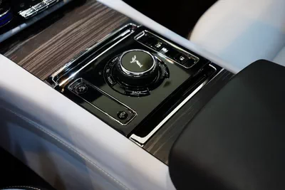 Rolls-Royce Spectre-12