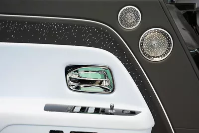 Rolls-Royce Spectre-8