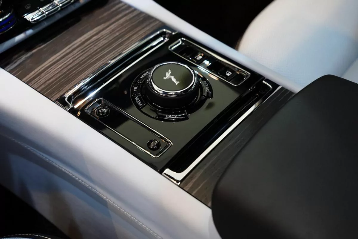 Rolls-Royce Spectre-12-12