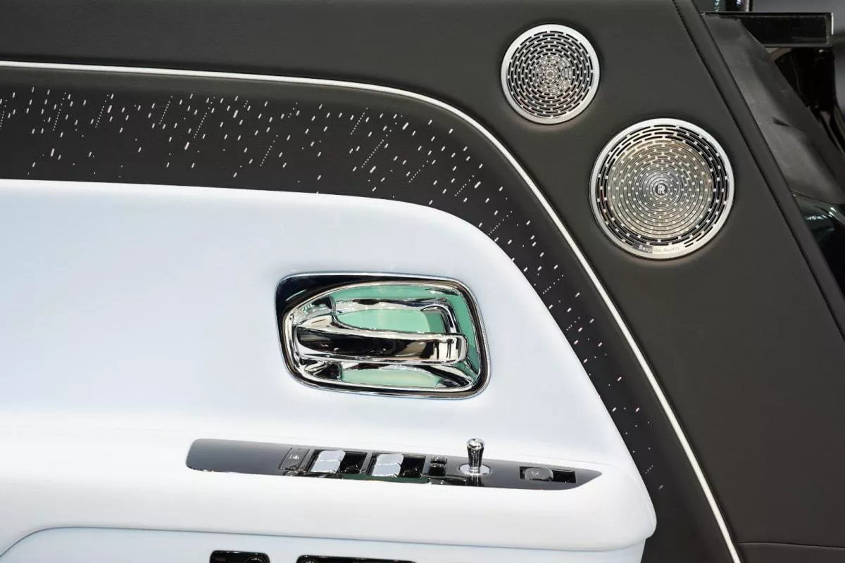 Rolls-Royce Spectre-8-8