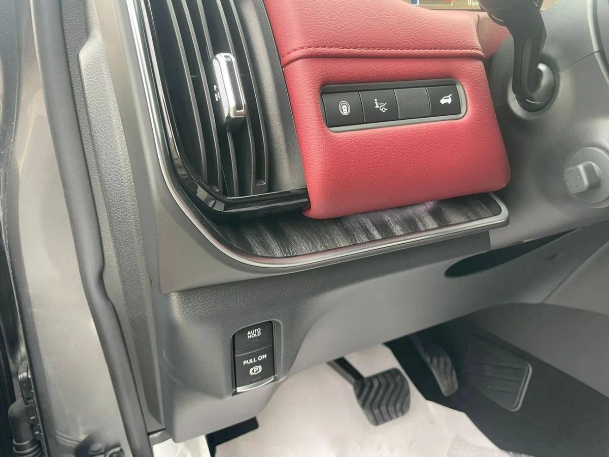 Nissan Patrol  PLATINIUM WITH BLACK ROOF 2026