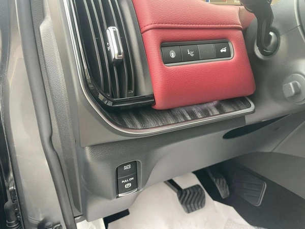 Nissan Patrol  PLATINIUM WITH BLACK ROOF 2026