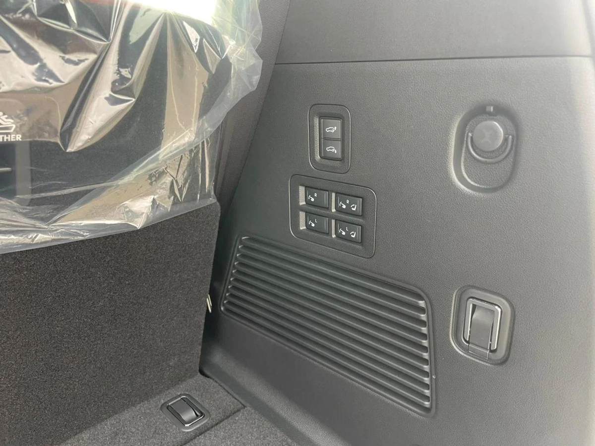 Nissan Patrol  PLATINIUM WITH BLACK ROOF 2026