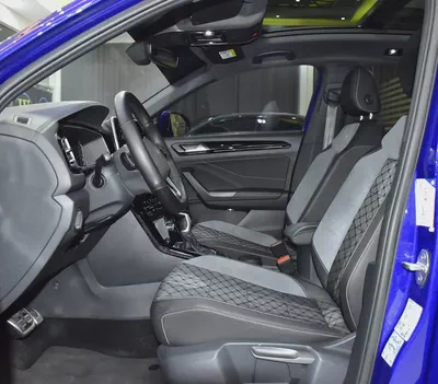 AED 1,289 EMi at 0% DP | Volkswagen T-ROC R-Line ( 2023 Model ) in Blue Color GCC Specs-9