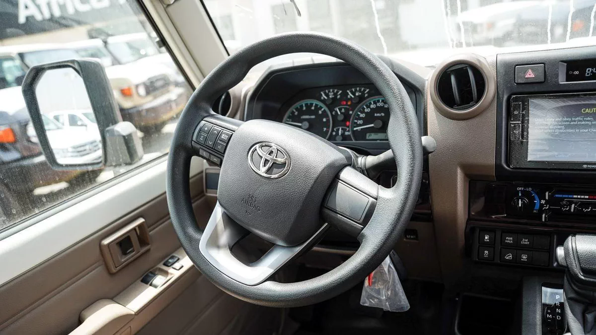 Toyota Land Cruiser 70 TOYOTA LC78 4.0 PETROL AT 2026-4-0