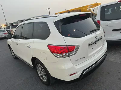 Nissan pathfinder 2013 white color GCC calen car-4