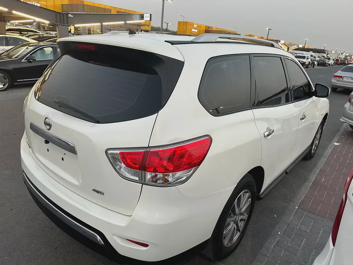 Nissan pathfinder 2013 white color GCC calen car-9-9