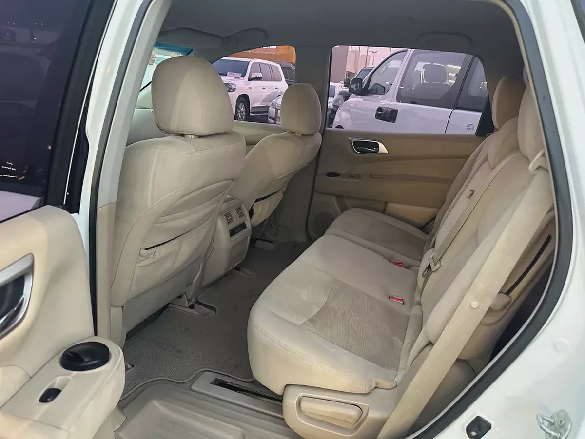 Nissan pathfinder 2013 white color GCC calen car-3-3